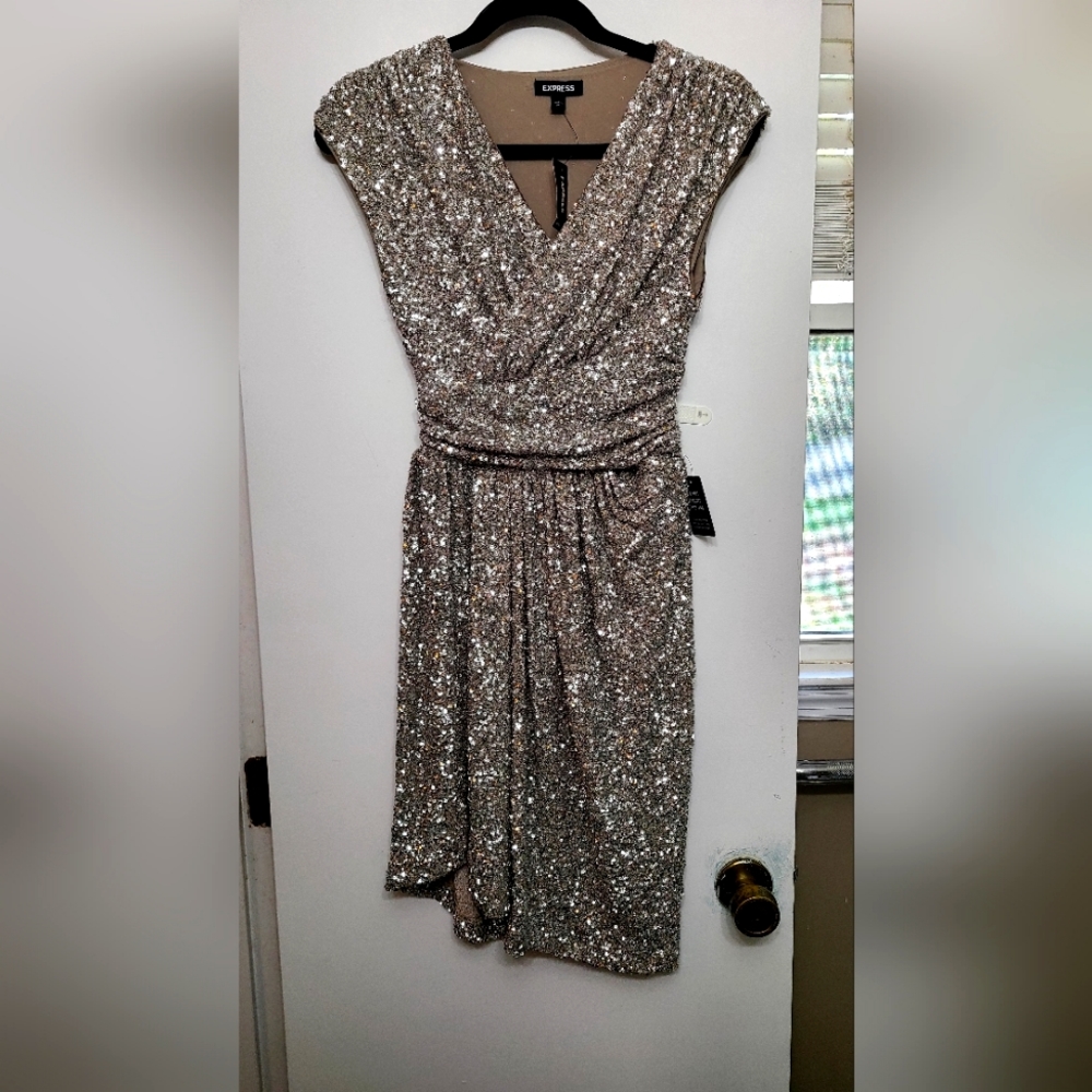 Express Sequin Draped V-Neck Cap Sleeve Mini Sheath Dress XS in Champagne